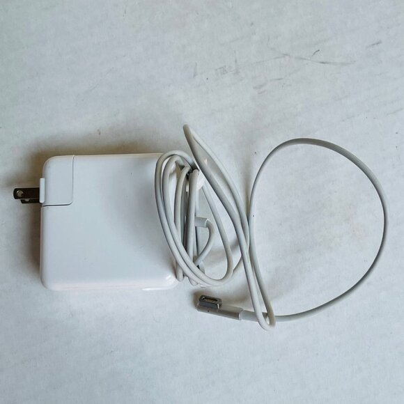 Replacement AC Adapter Model A1184 A1330 A1344 A1435 - Picture 3 of 4